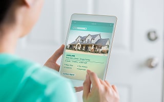 How Should Sellers Price Their Homes to Attract Buyers While Maximizing Value in Connecticut?